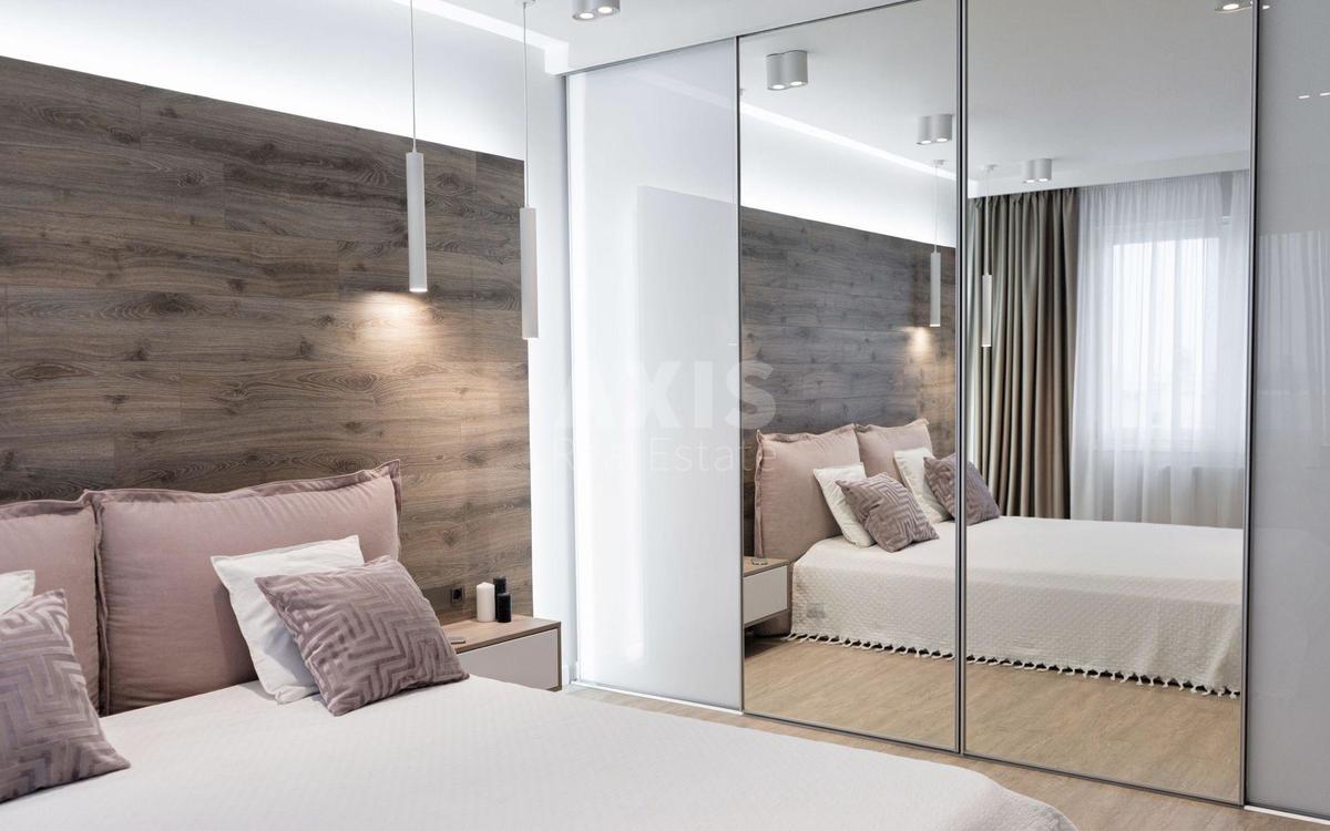 2k apartment vul. Yulia Zdanovska 36А2