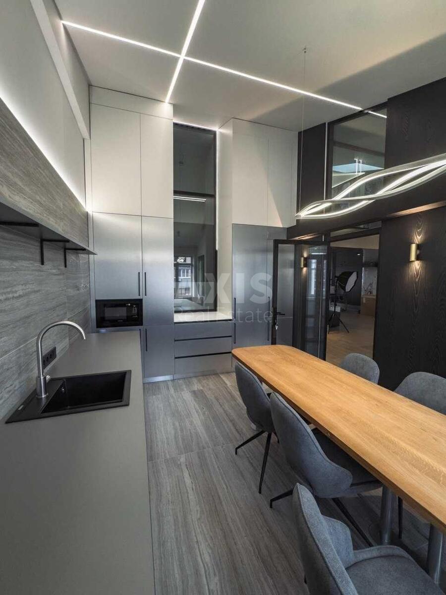 Office vul. Panasa Myrnogo 8, 170m27