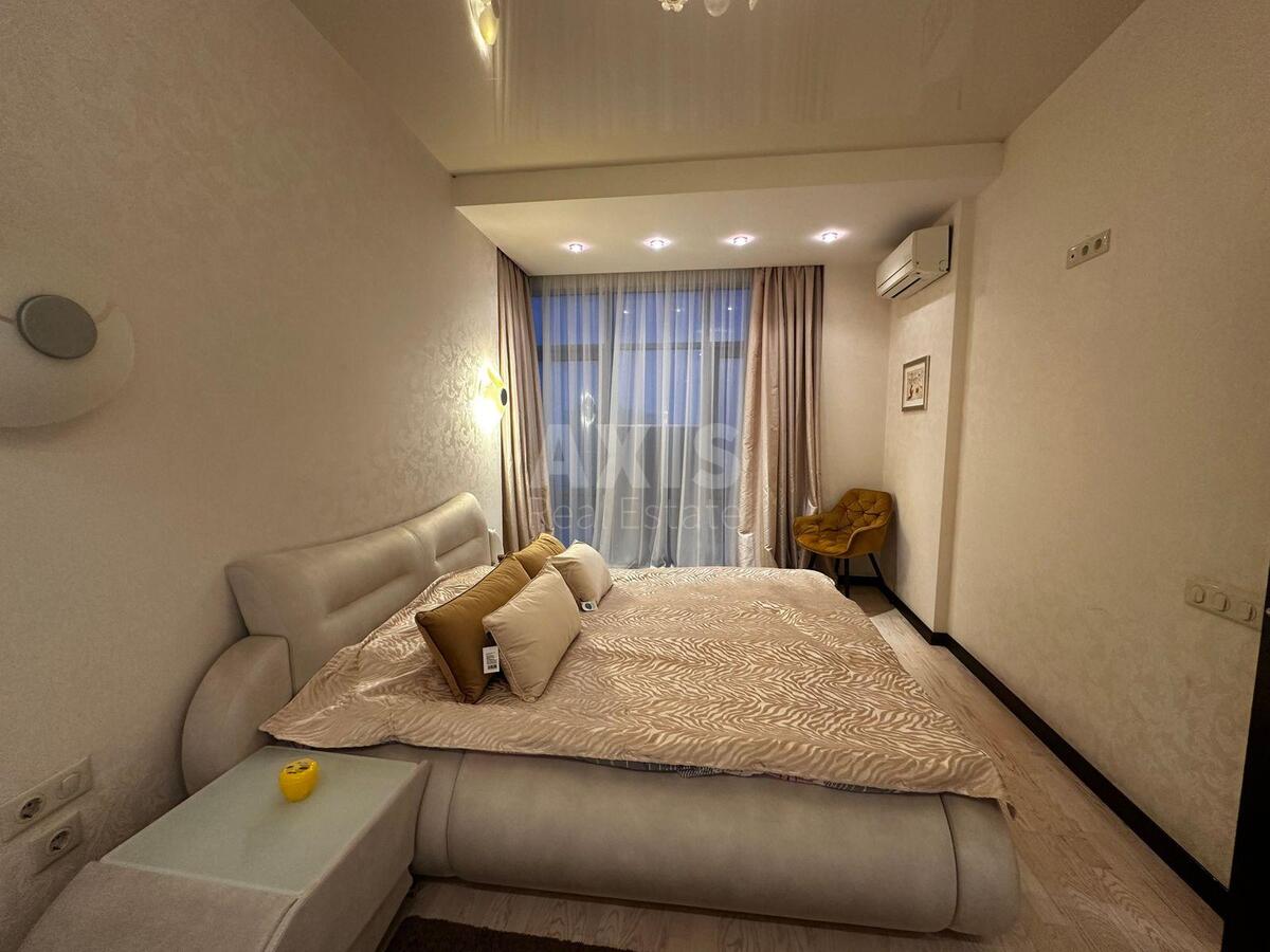 2k apartment vul. Mel'nykova 18Б8