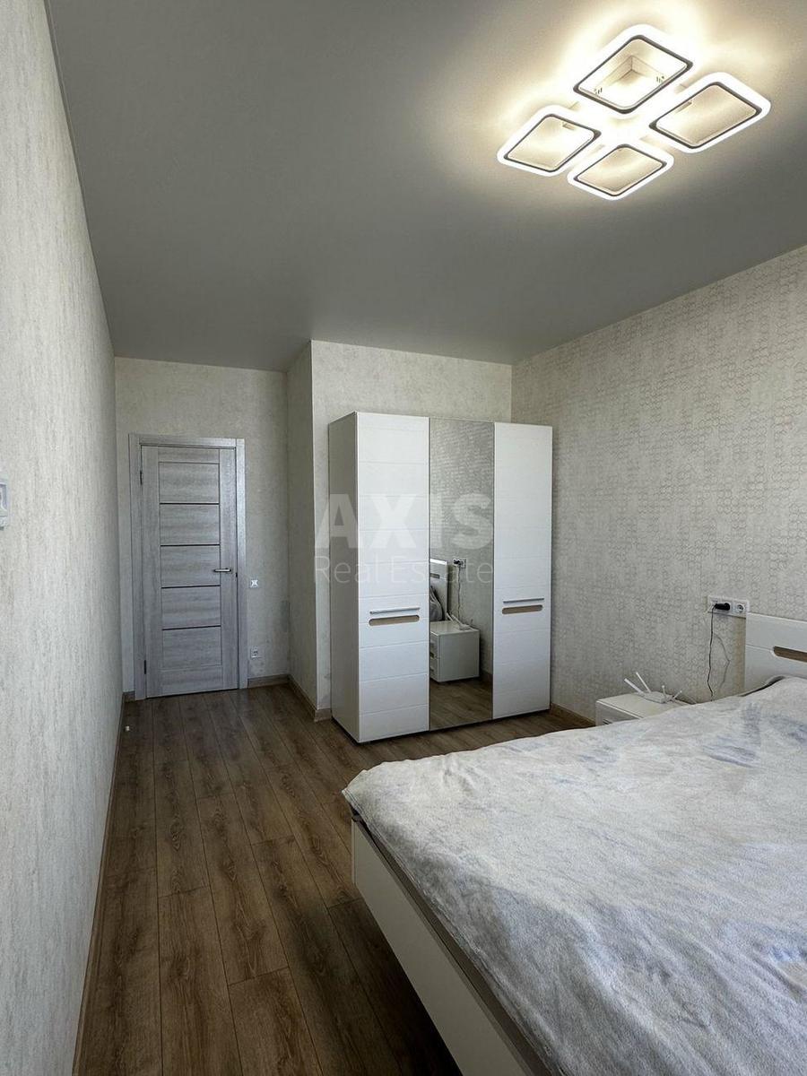 1k apartment vul. Berezhans'ka 151