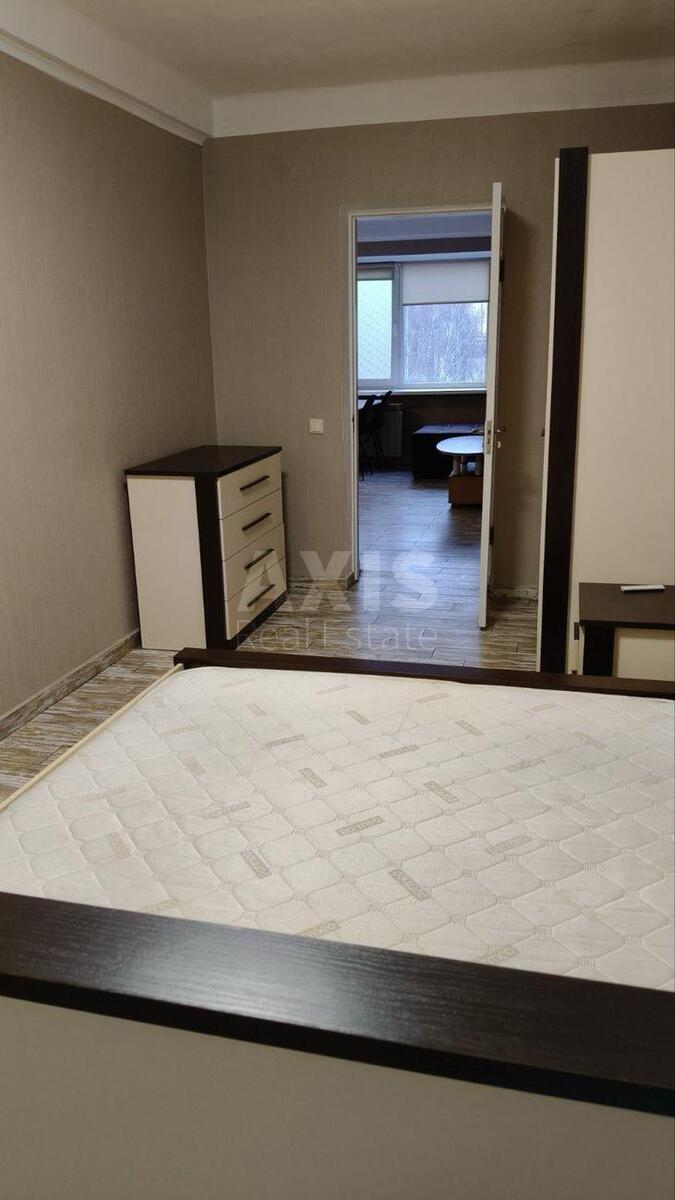 2k apartment pr-t Berestejskij 12619948