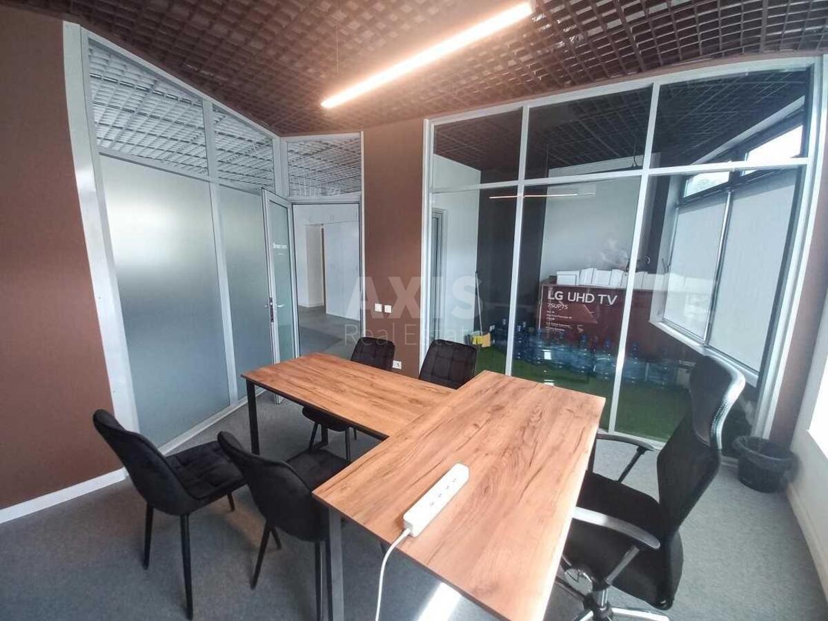 Office vul. Kryvoriz'ka 11, 170m22