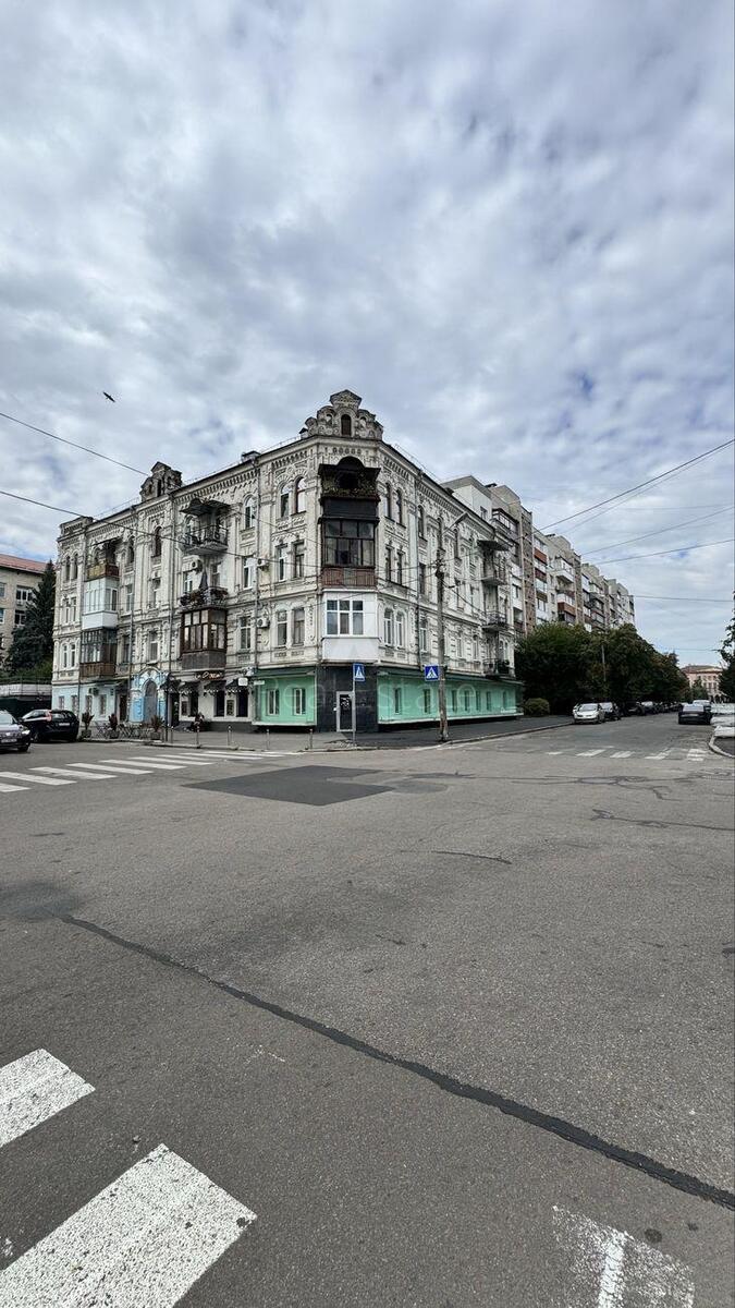 Office vul. Nyzhn'ojurkivs'ka 37, 745m2