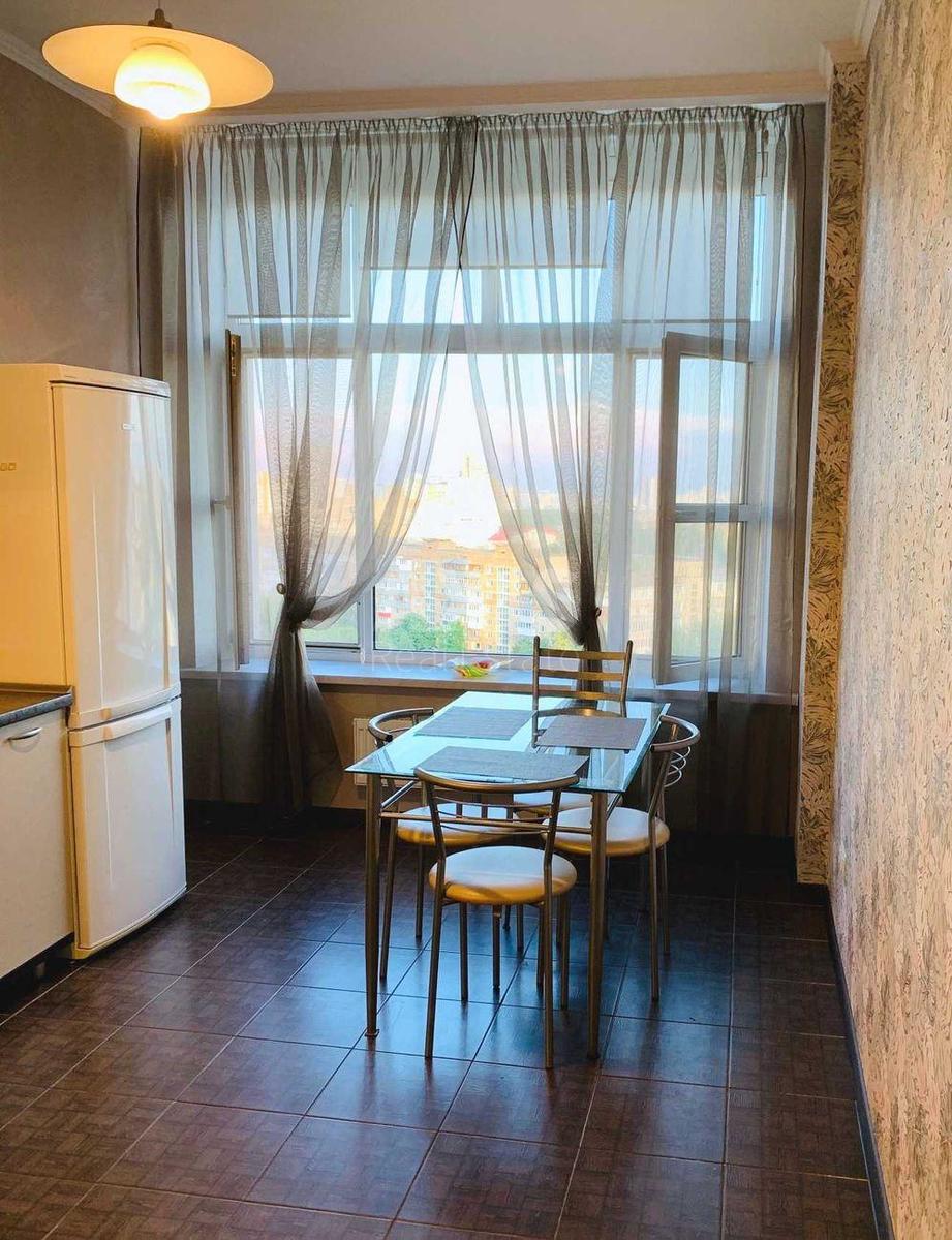 1k apartment vul. Parkovo-Syrec'ka 4Б0