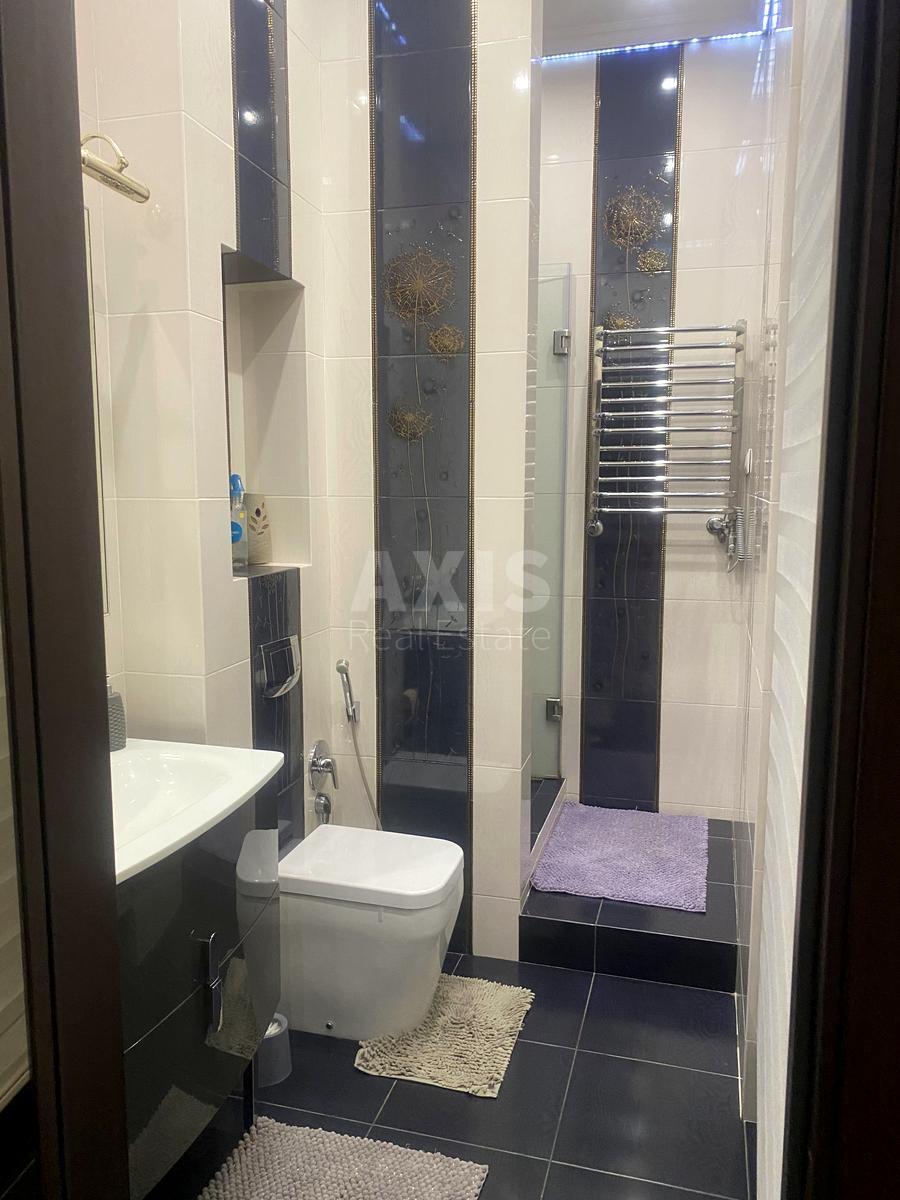 2k apartment pr-t Berestejskij 42631915