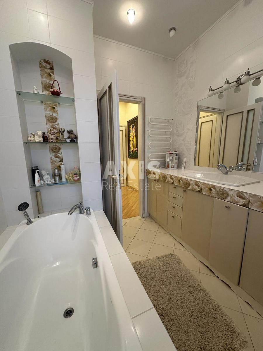 4k apartment vul. Shovkovychna 32/346