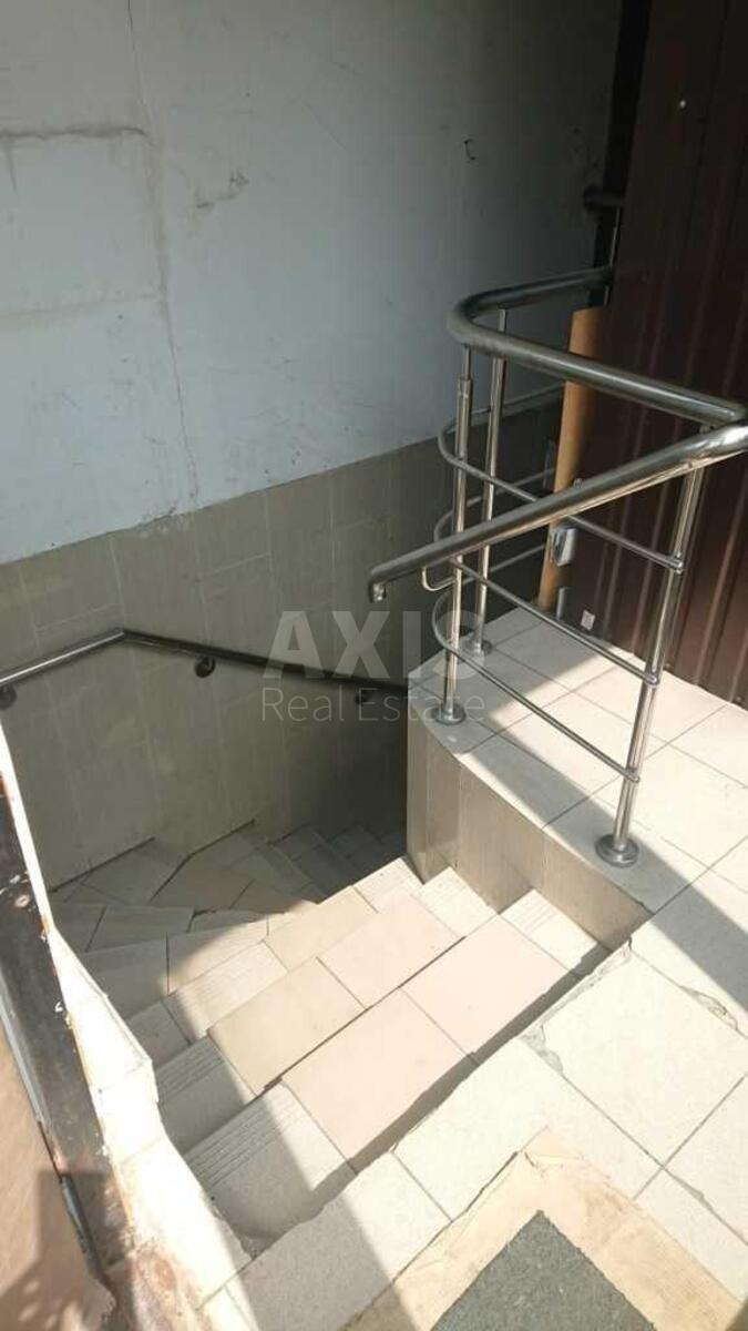 Service object vul. Kyrylivs'ka 126/2, 385m20