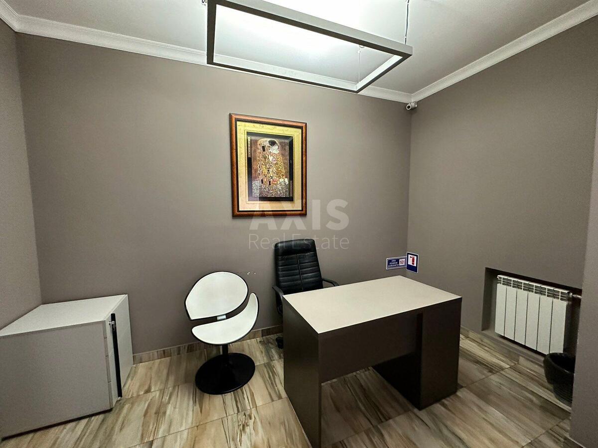 Office vul. Tymoshenka Marshala 21, 196m22