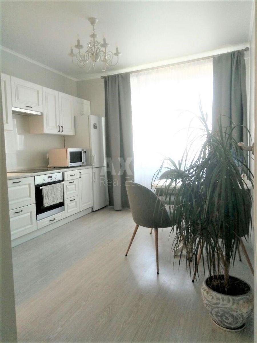 2k apartment vul. Obuhivs'ka 135А3