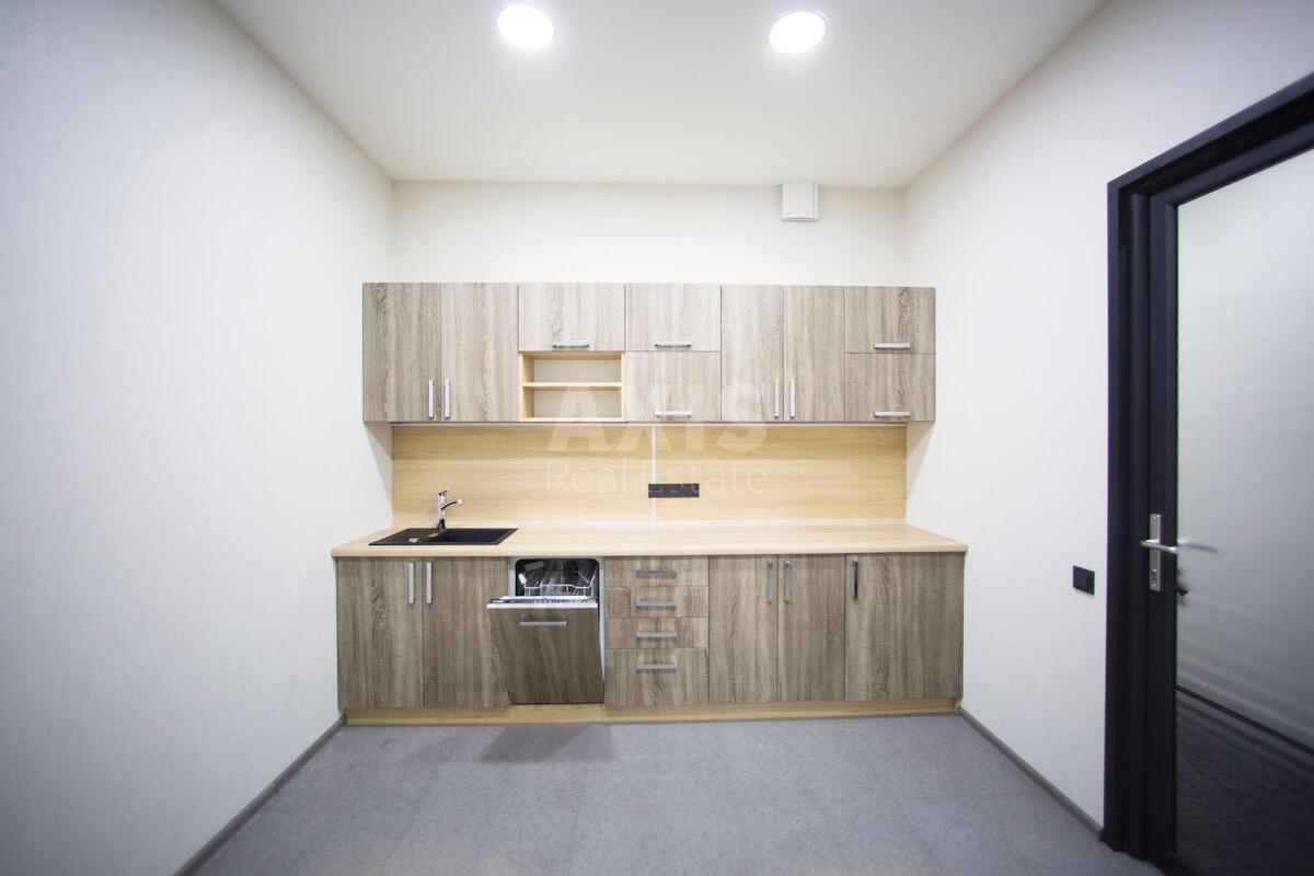 Office uzv. Klovs'kyj 7, 228m26