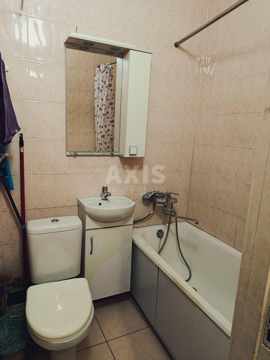 1k apartment vul. Naberezhno-Hreshhatyc'ka 354