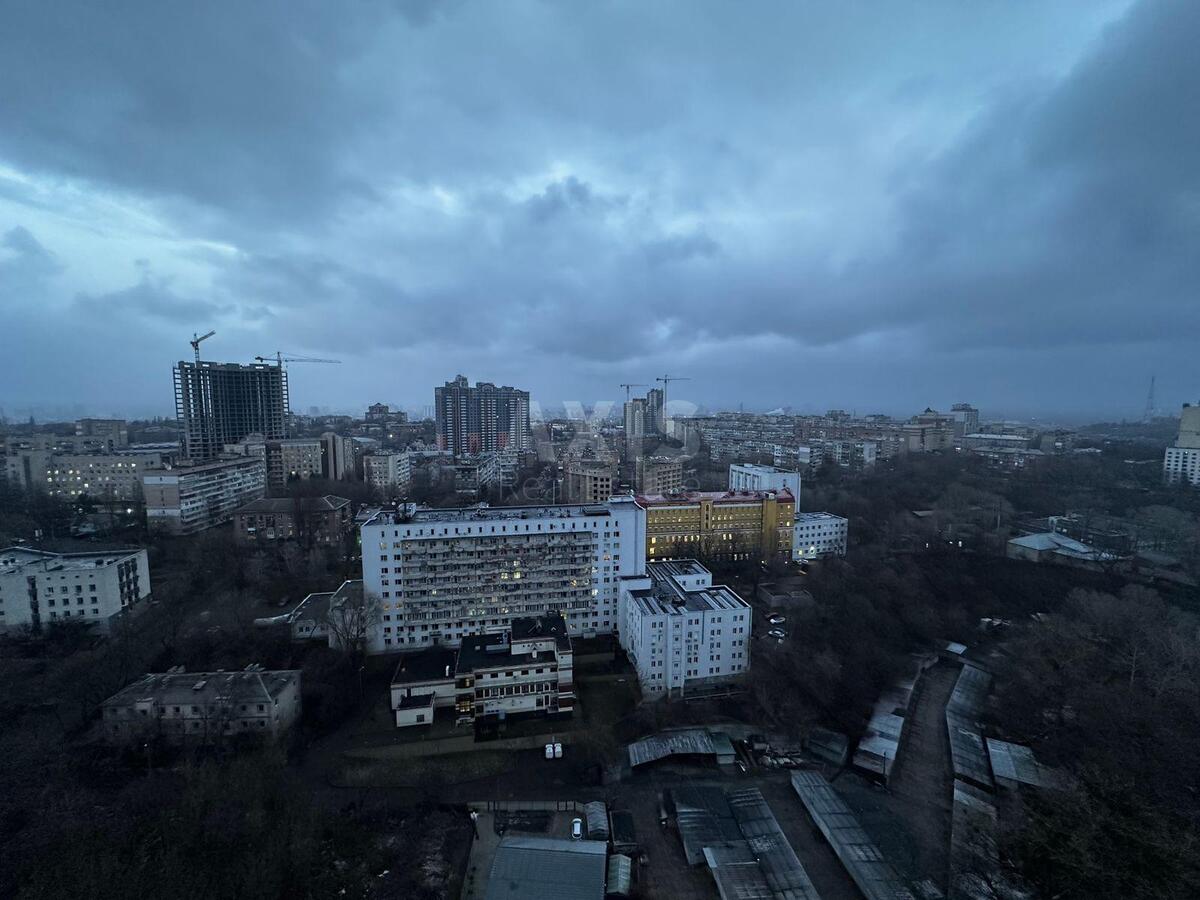 2k apartment vul. Mel'nykova 18Б10