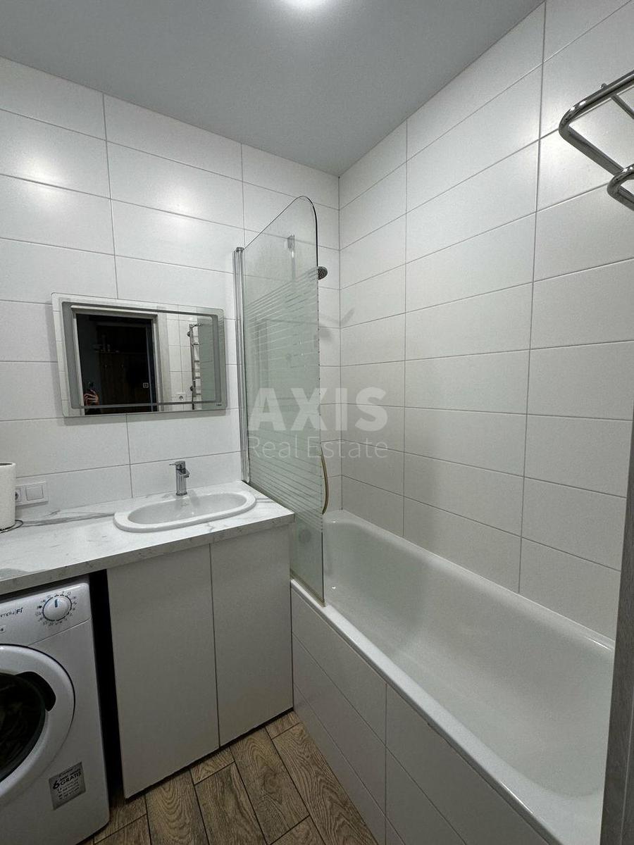 1k apartment vul. Berezhans'ka 153