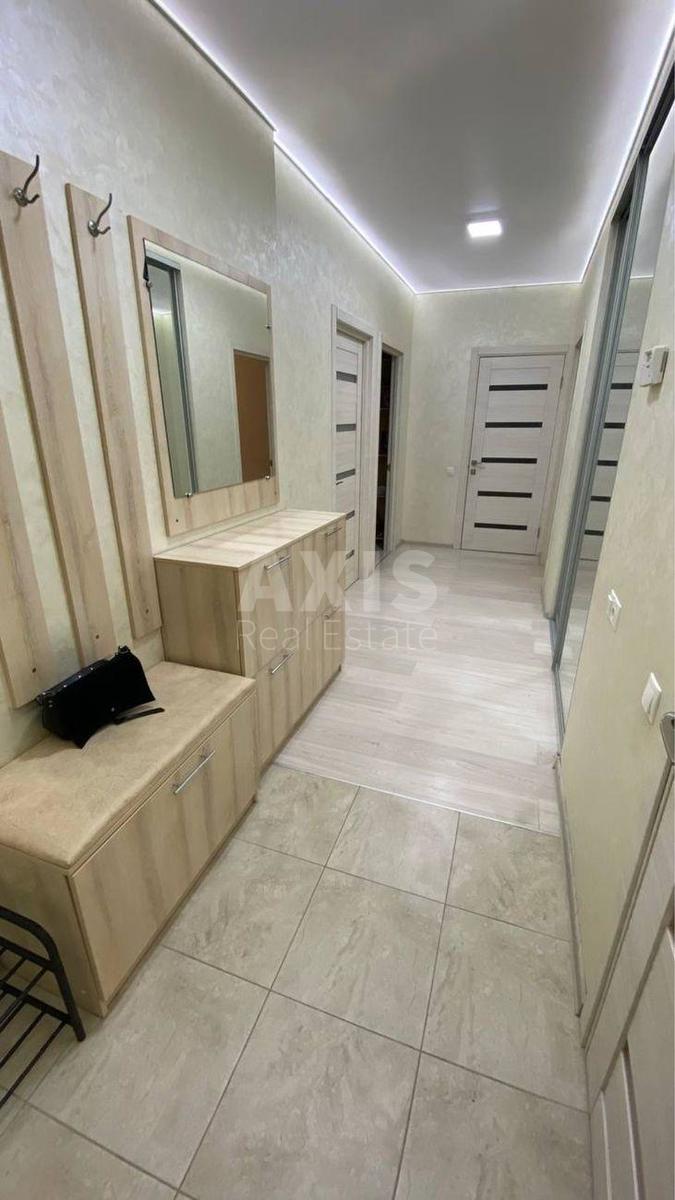 3k apartment pl. Svjatoshyns'ka 1