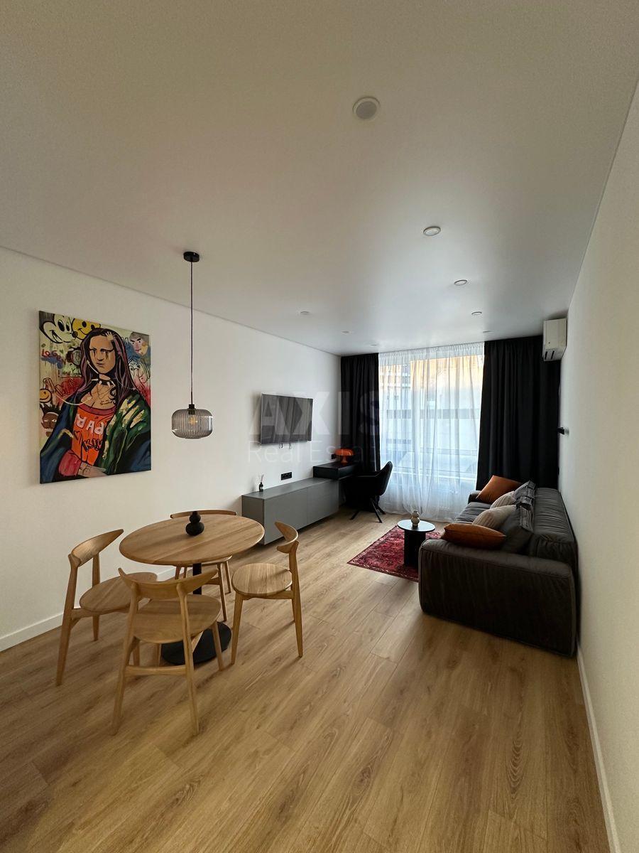 1k apartment nab. Dniprovs'ka 15К7