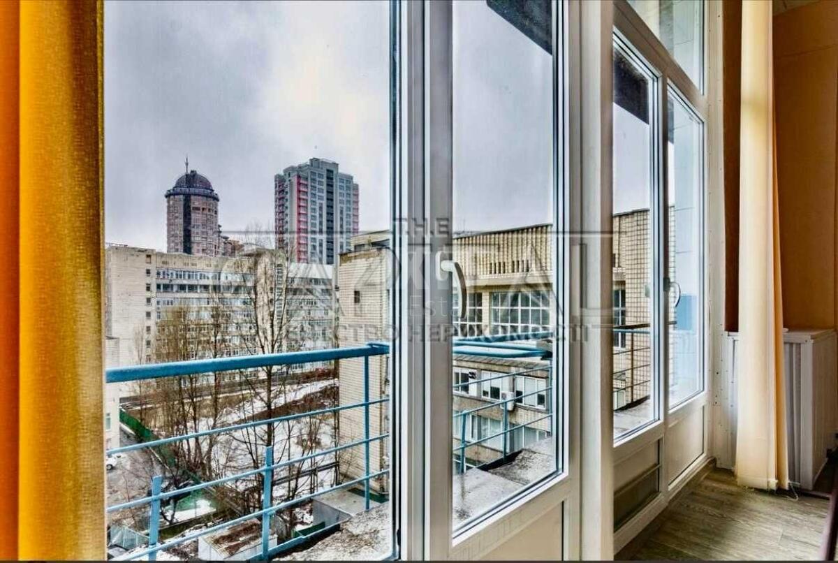 Office bul. Lesi Ukrai'nky 26А, 35m23