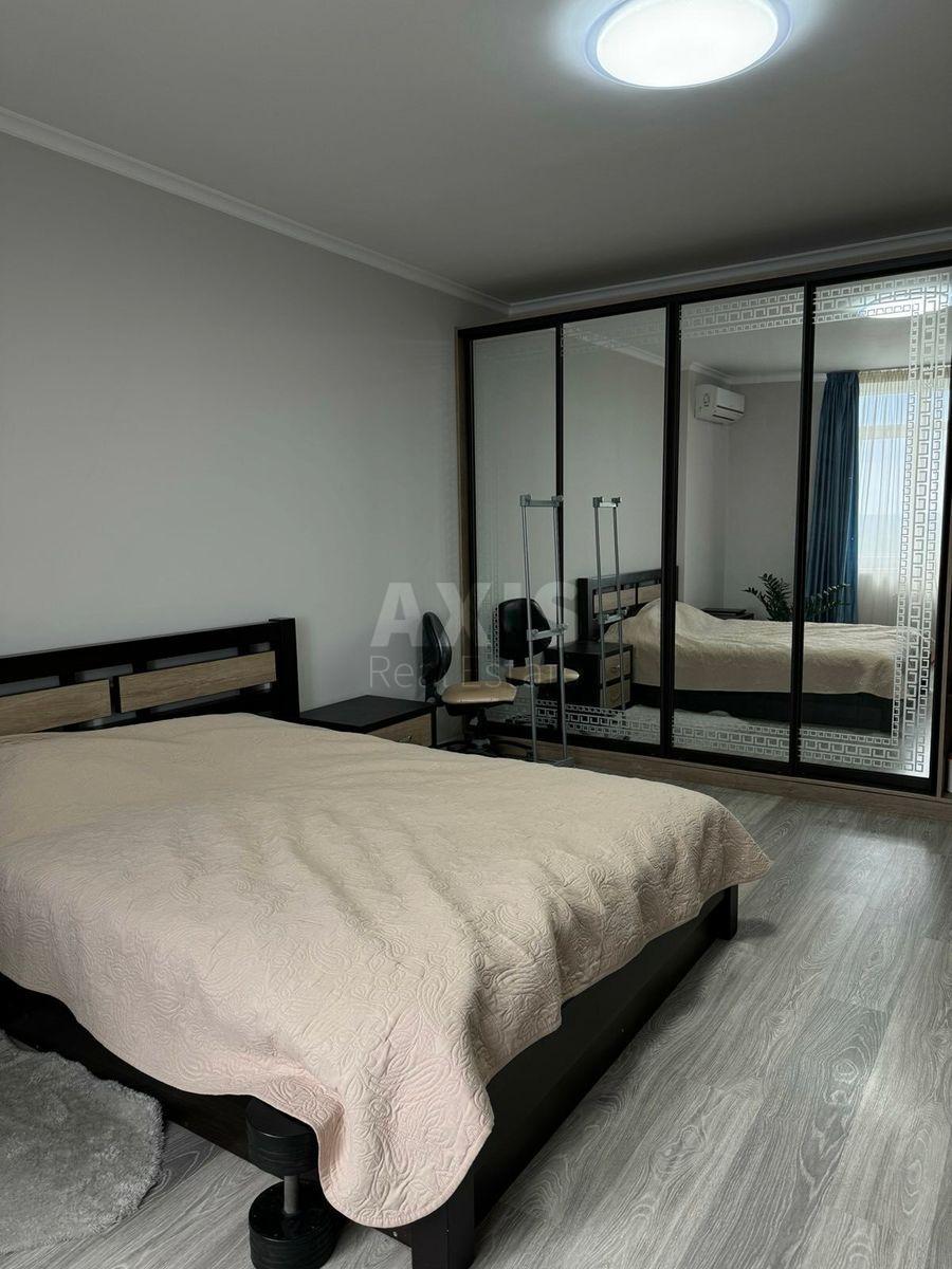 1k apartment vul. Kryms'kogo Akademika 105