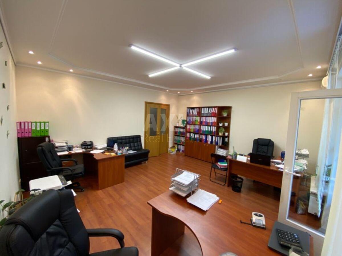 Office vul. Gonchara Olesja 26/28, 90m20