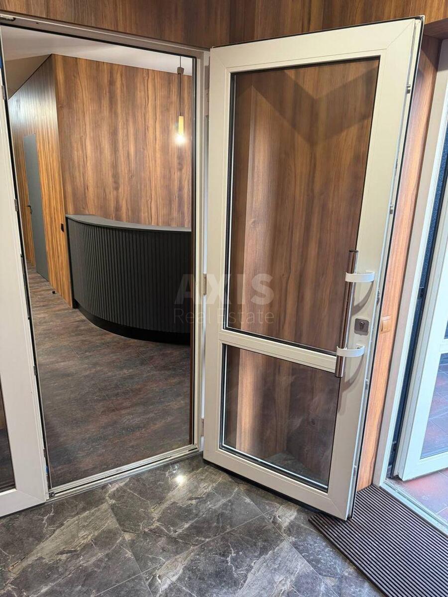 Office vul. Kustanajs'ka 13, 67m21