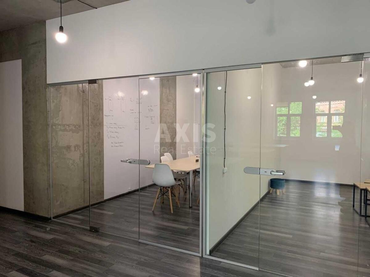 Office vul. Pivnichno-Syrec'ka 1/3, 180m2