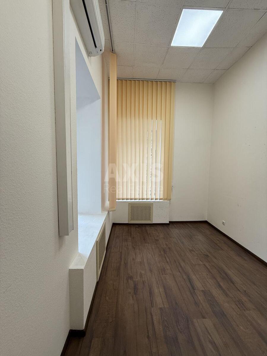 Office vul. Volodymyrs'ka 23, 156m21