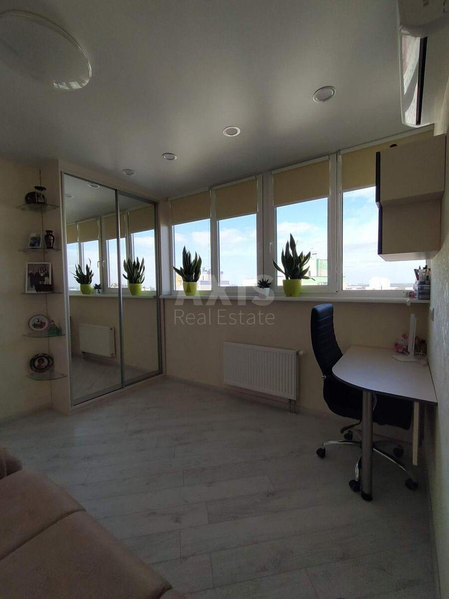 2k apartment vul. Mykil's'ko-Slobids'ka 11