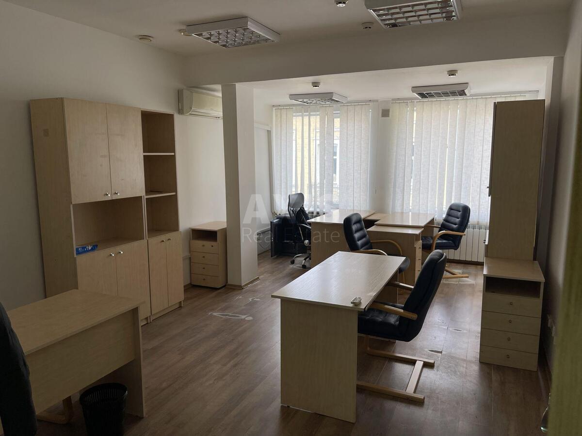Office vul. Horyva 1А, 117m22