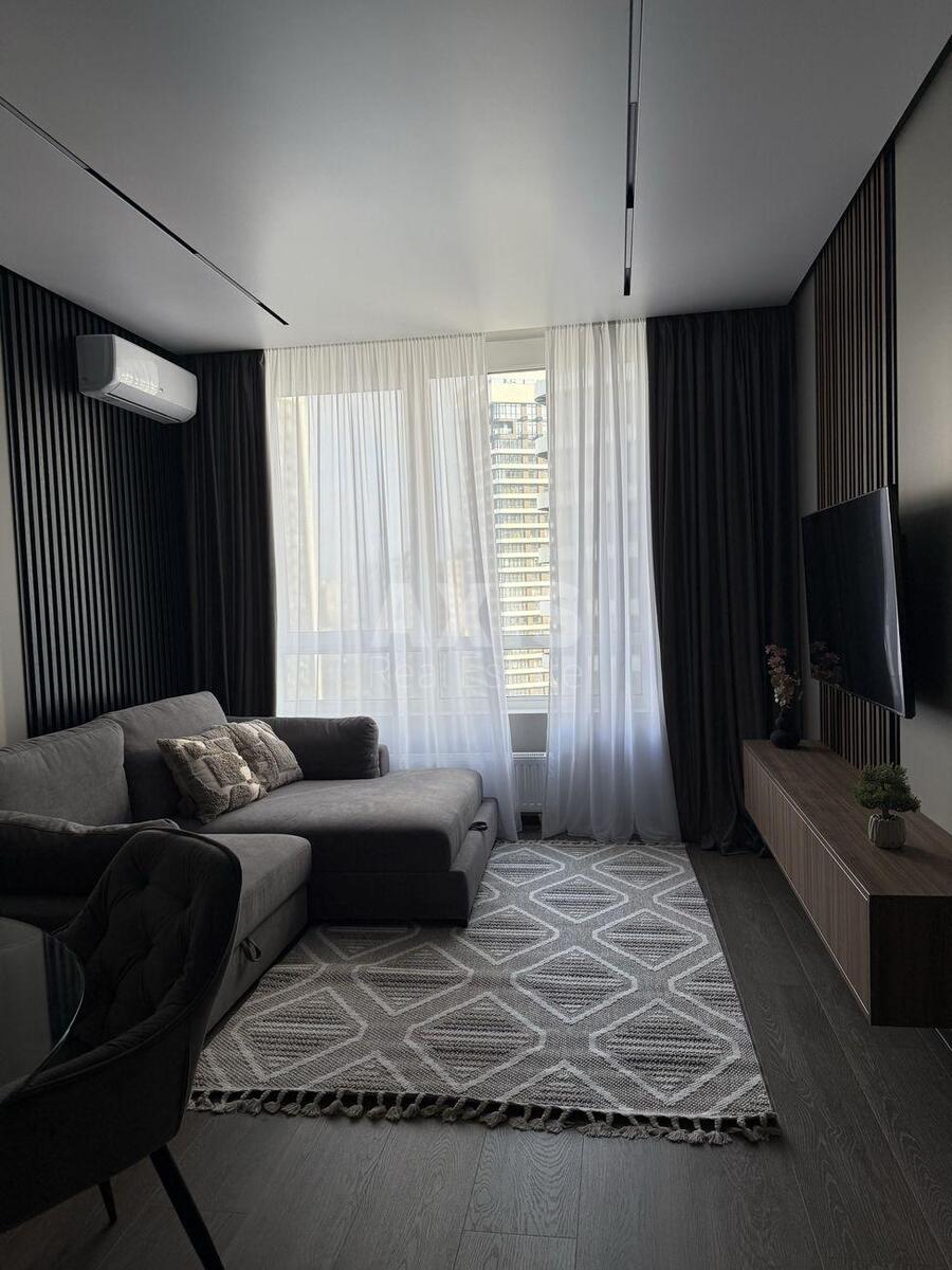 1k apartment nab. Dniprovs'ka 15Е3