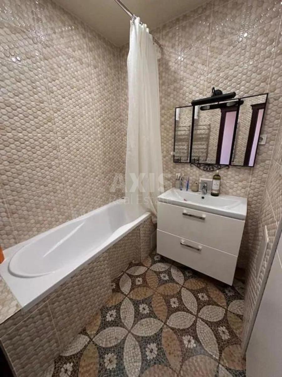 2к квартира ул. Ахматовой Анны 222