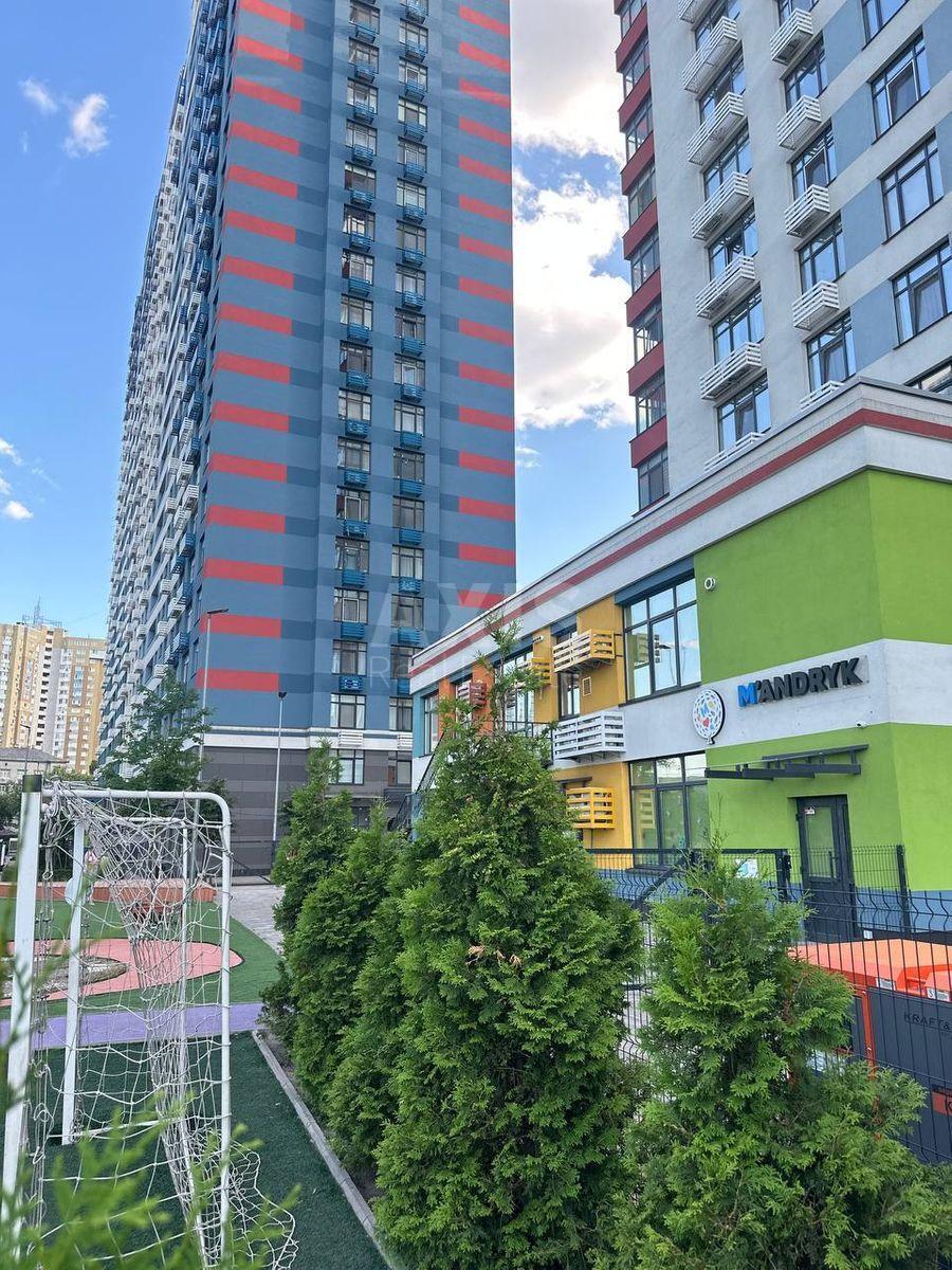3k apartment vul. Sverstjuka Jevgena 45836811