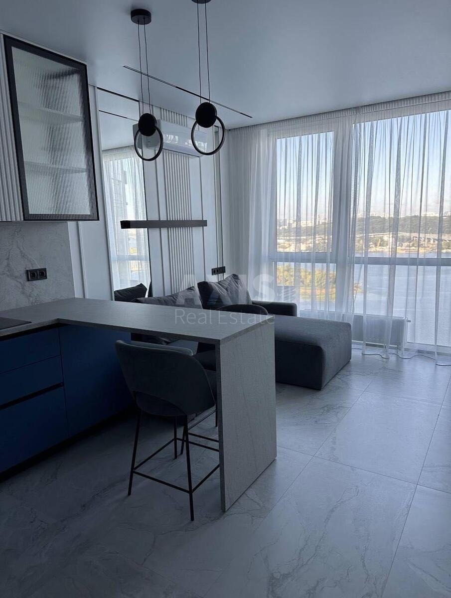 2k apartment nab. Dniprovs'ka 18627197