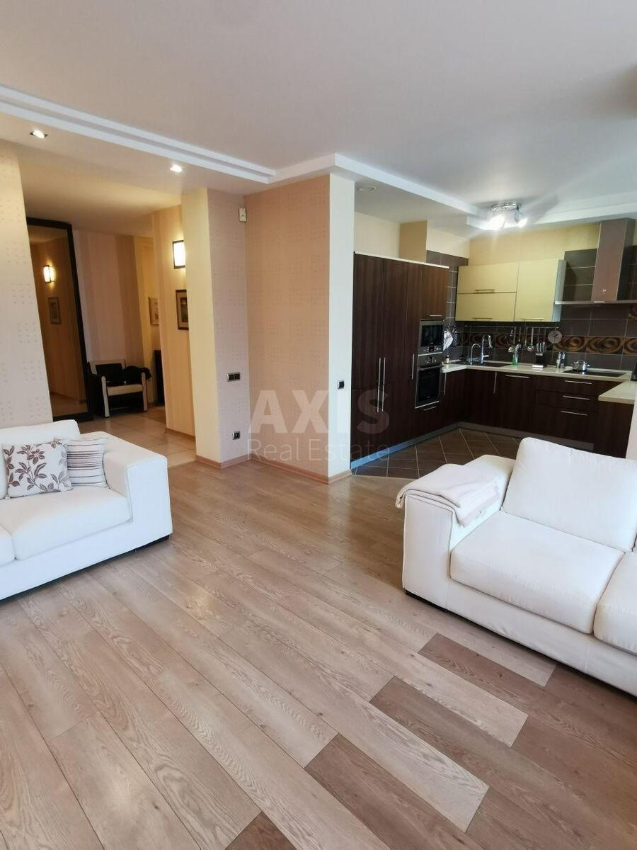 3k apartment nab. Dniprovs'ka 15