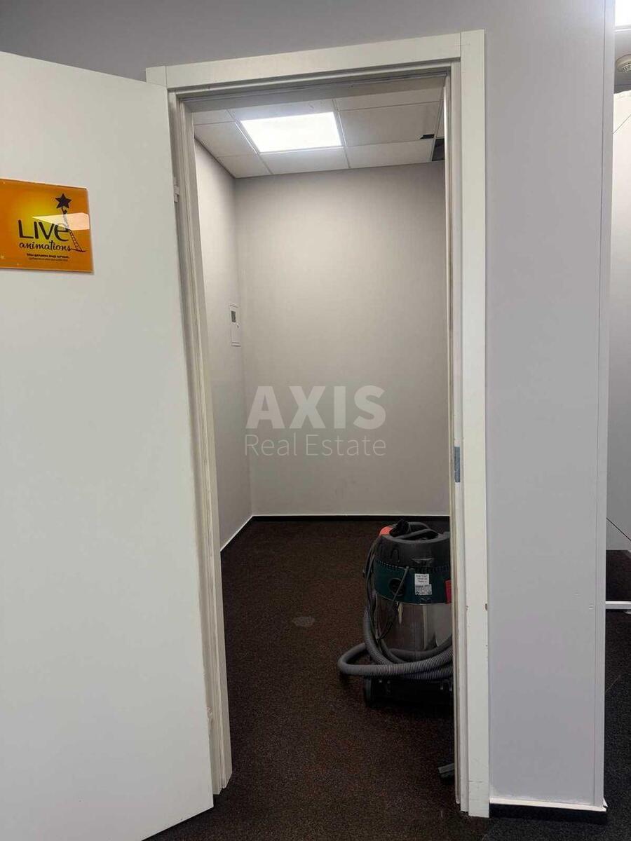 Office vul. Sverstjuka Jevgena 11Б, 72m2620017