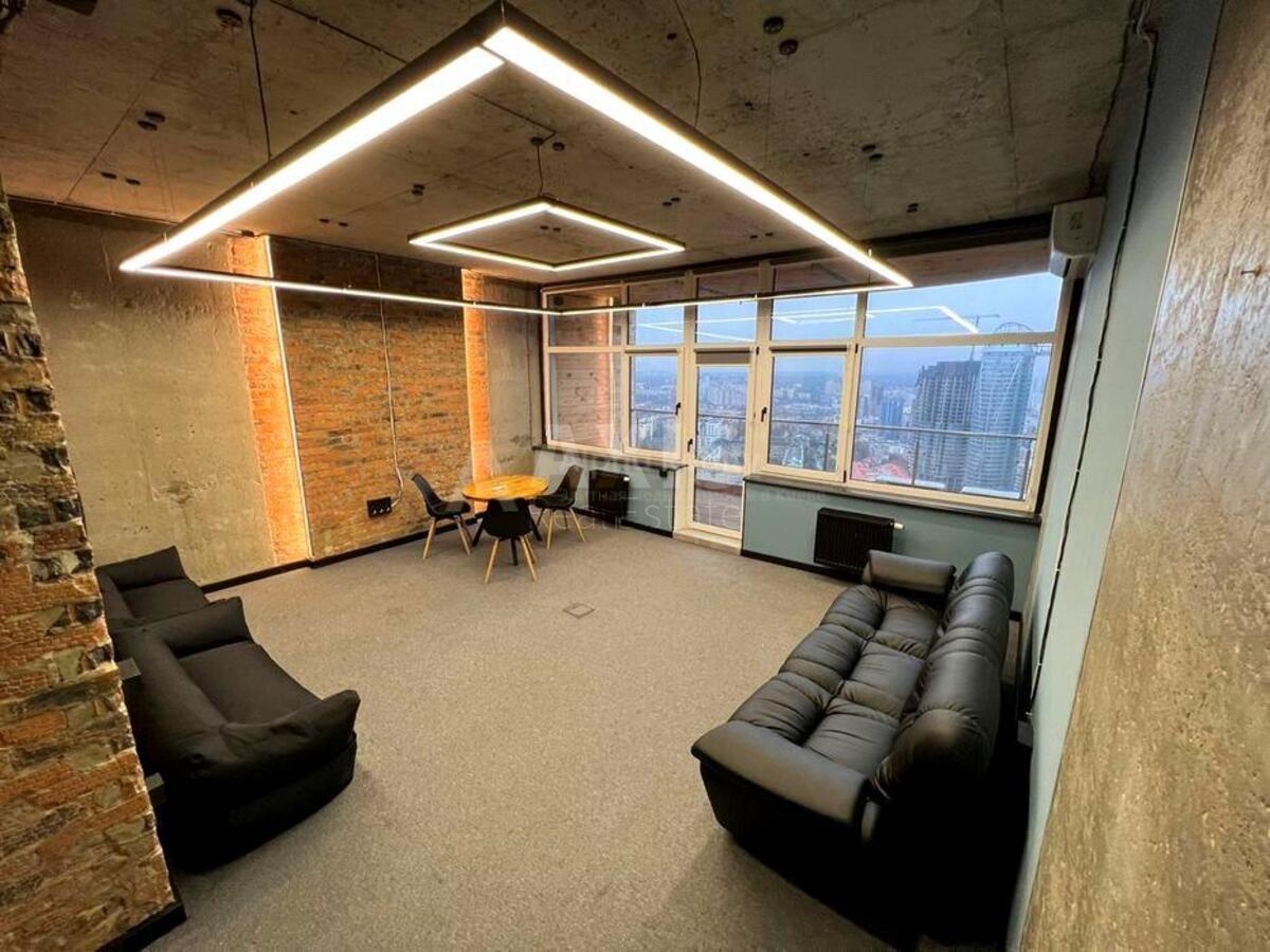 Office vul. Jevgena Konoval'cja 44А, 237m2593872
