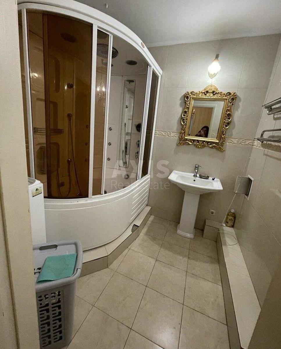 1k apartment vul. Ahmatovoi' Anny 35А3