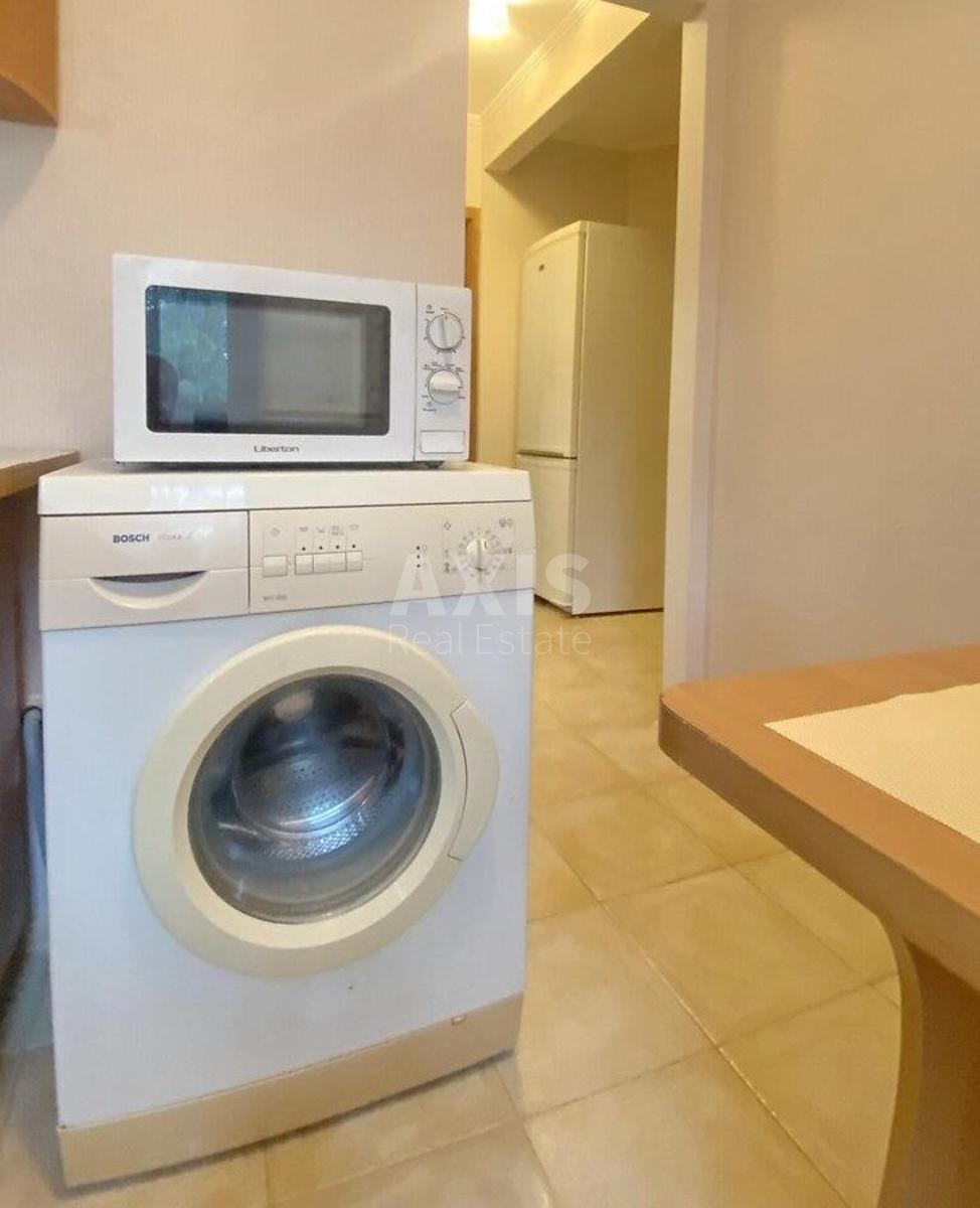 1k apartment vul. Strazheska Akademika 37