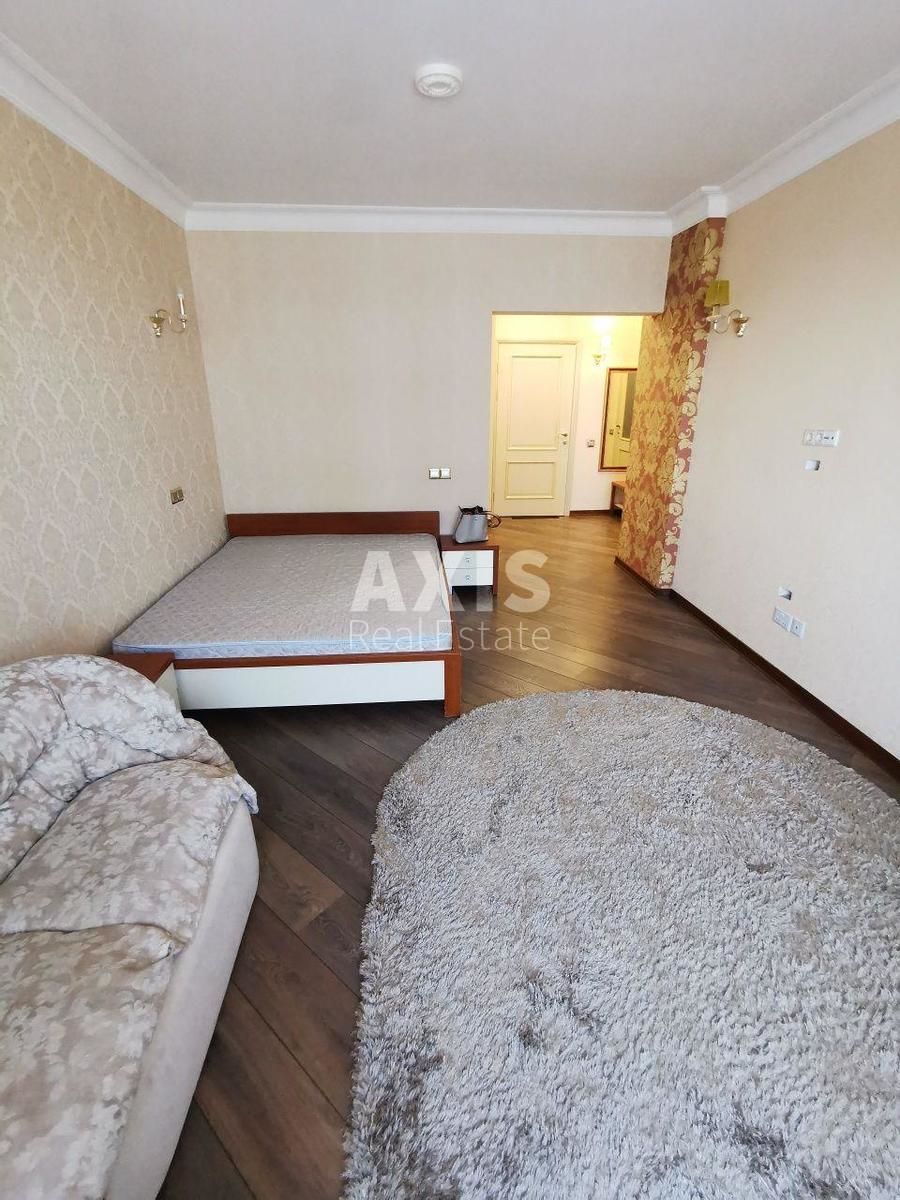 1k apartment nab. Dniprovs'ka 16