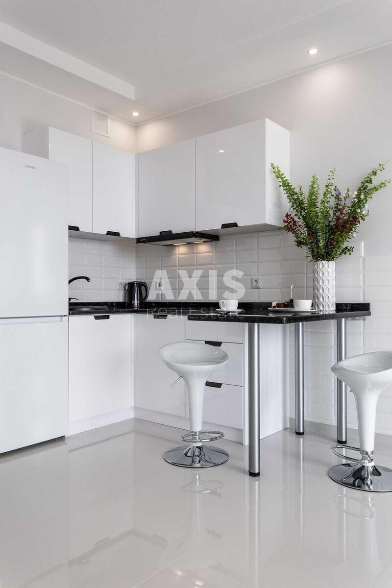 1k apartment nab. Dniprovs'ka 17К