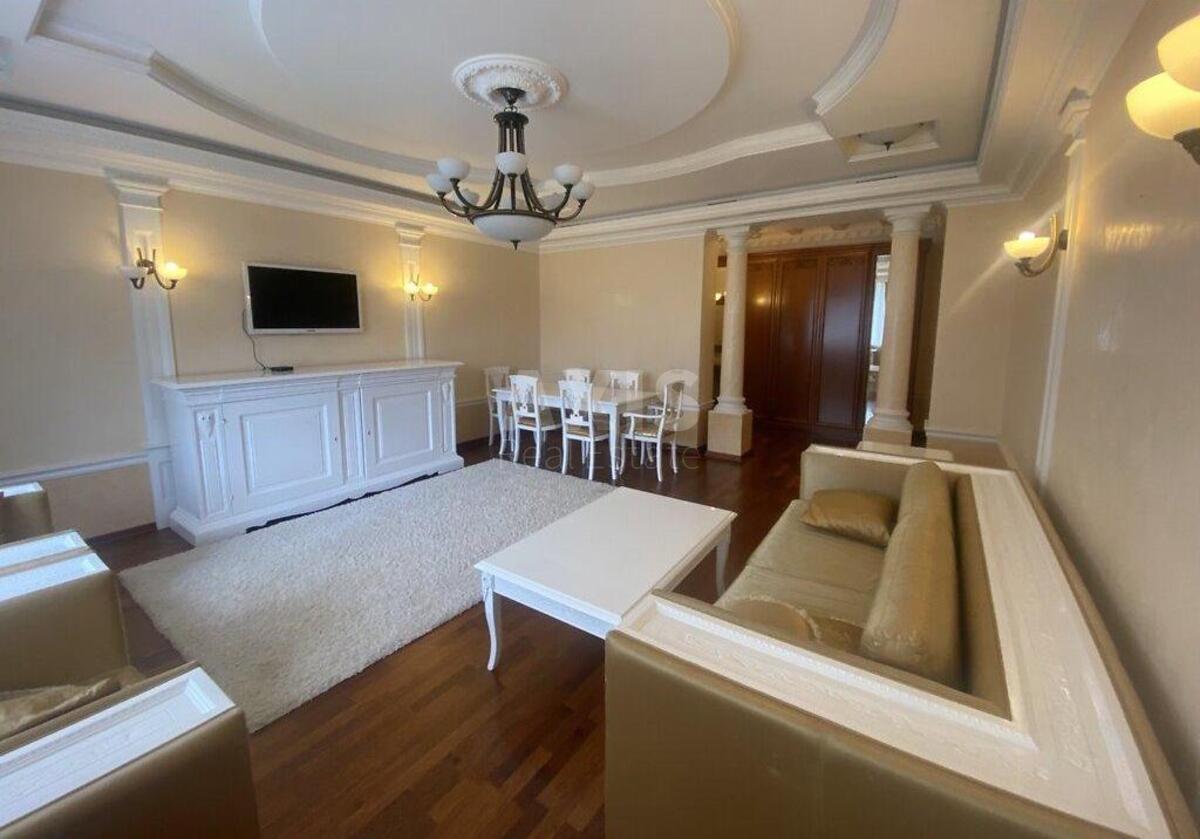 3k apartment vul. Vyshgorods'ka 45/22