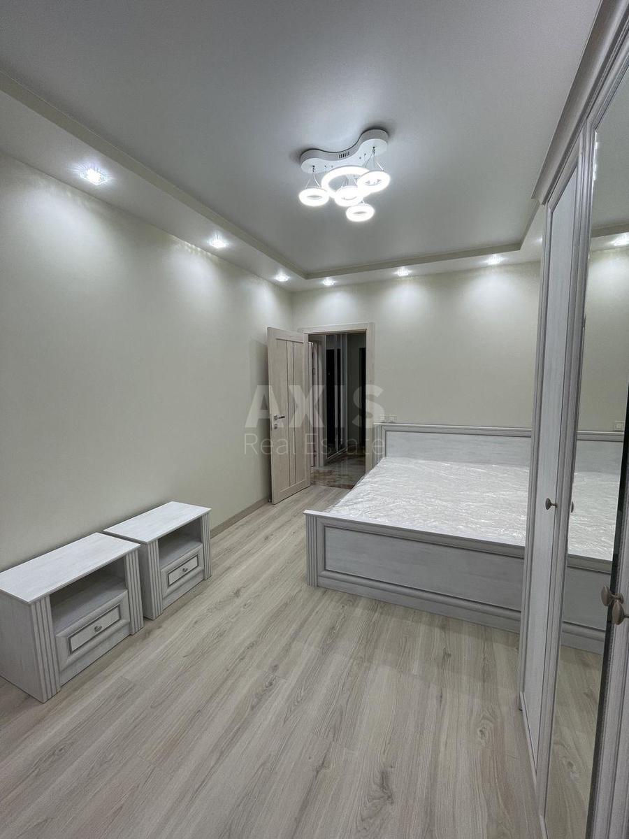 1k apartment nab. Dniprovs'ka 184