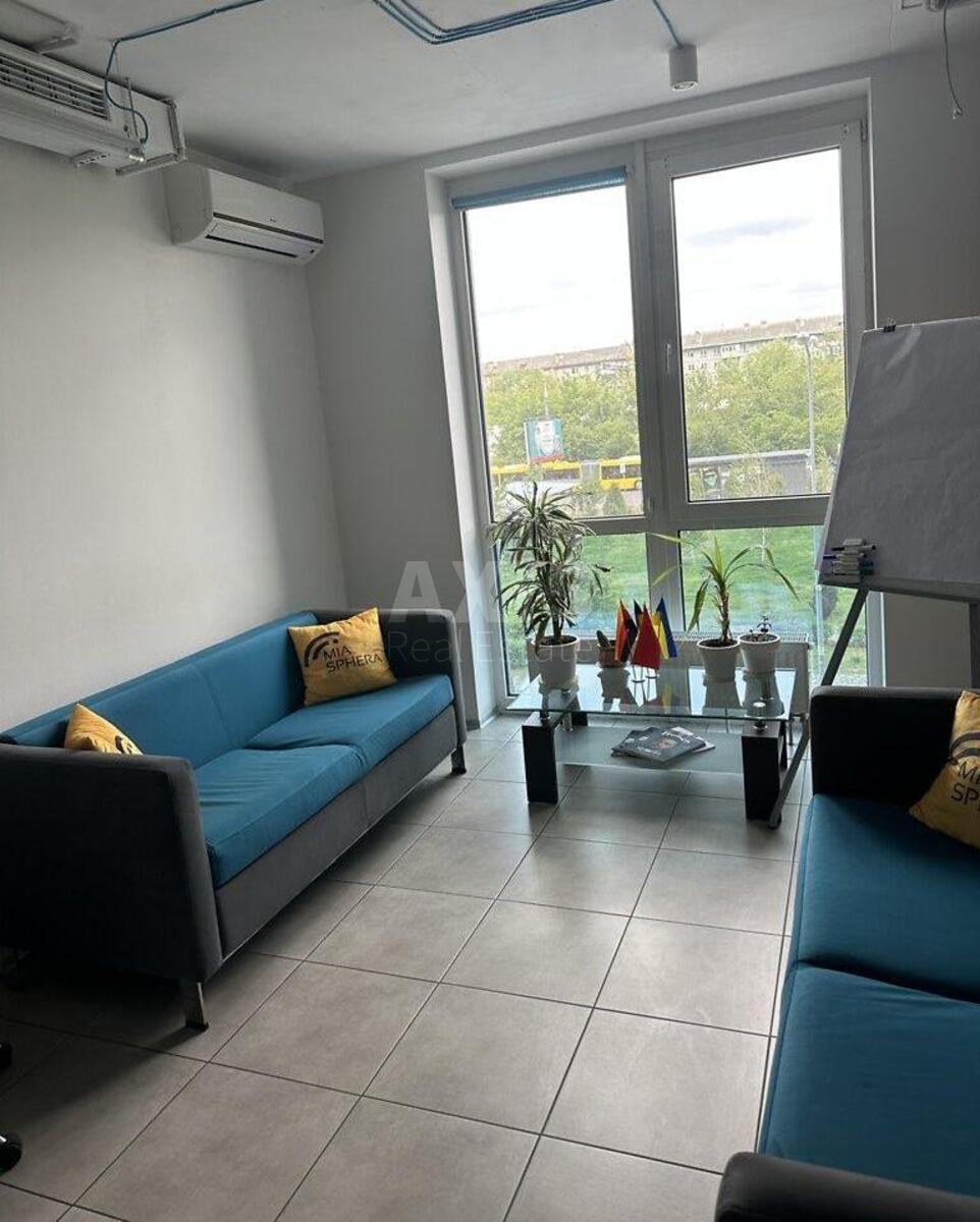 Office pr-t Sobornosti 30А, 102m24