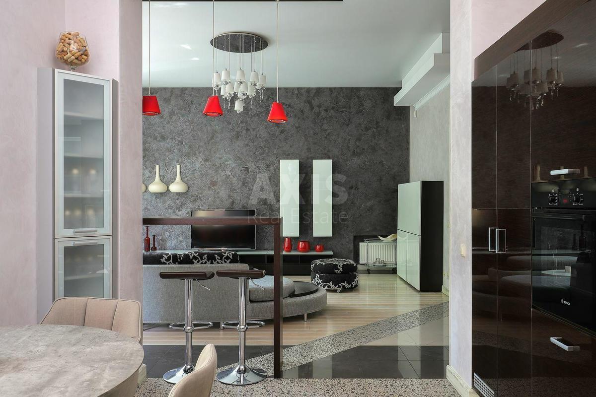3k apartment vul. Vozdvyzhens'ka 405