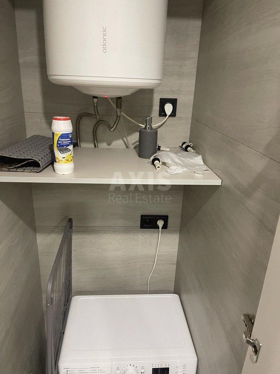 1k apartment vul. Dragomyrova Myhajla 4Б4