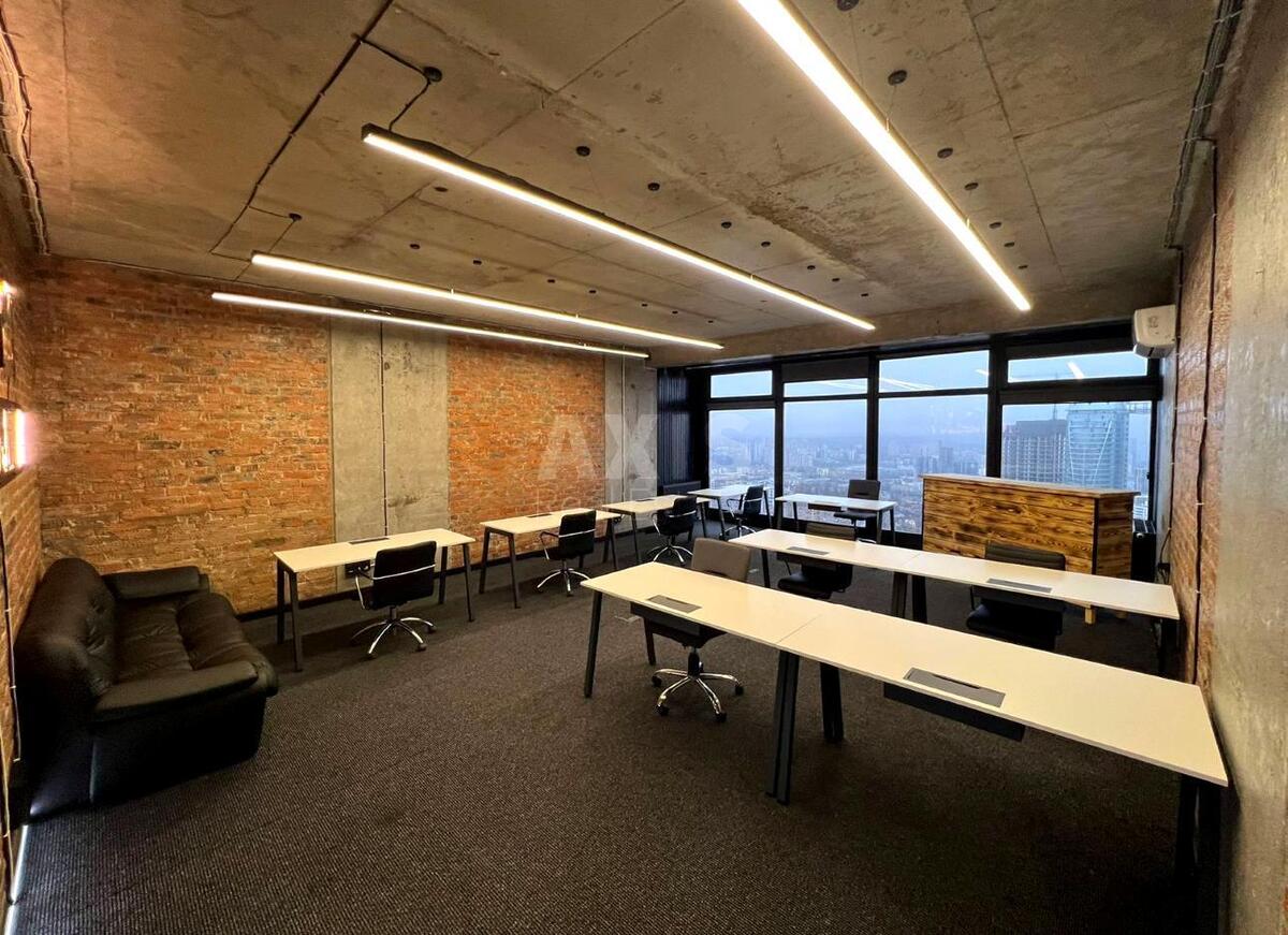 Office vul. Jevgena Konoval'cja 44А, 237m259387