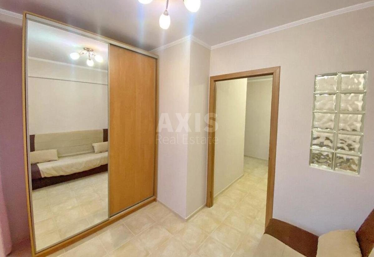 1k apartment vul. Strazheska Akademika 34