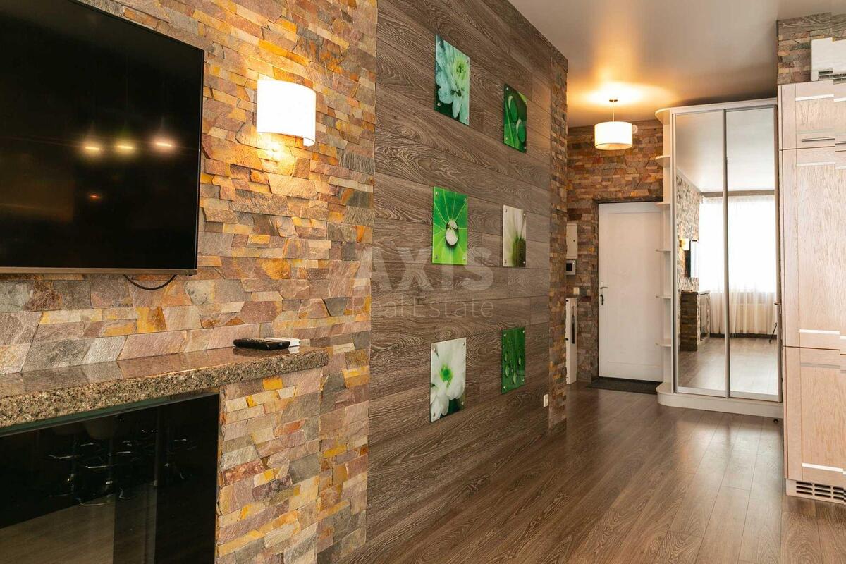 1k apartment nab. Dniprovs'ka 14588822