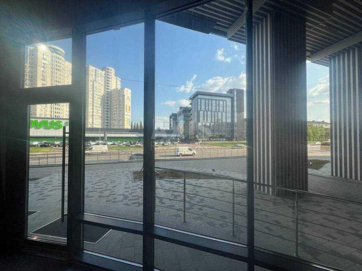 Объект торговли бул. Дружбы Народов 13А, 144м21