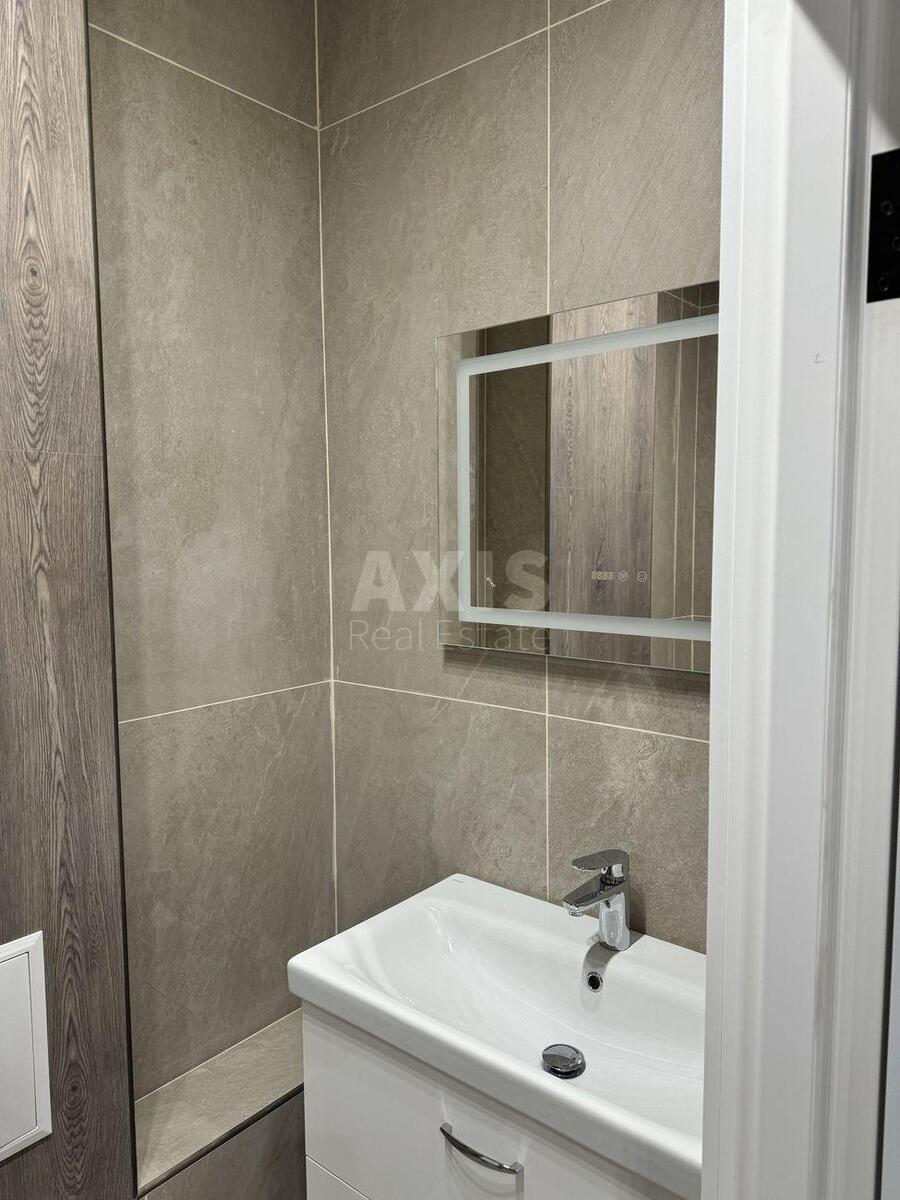 Office vul. Myhajla Maksymovycha 28В, 40m211