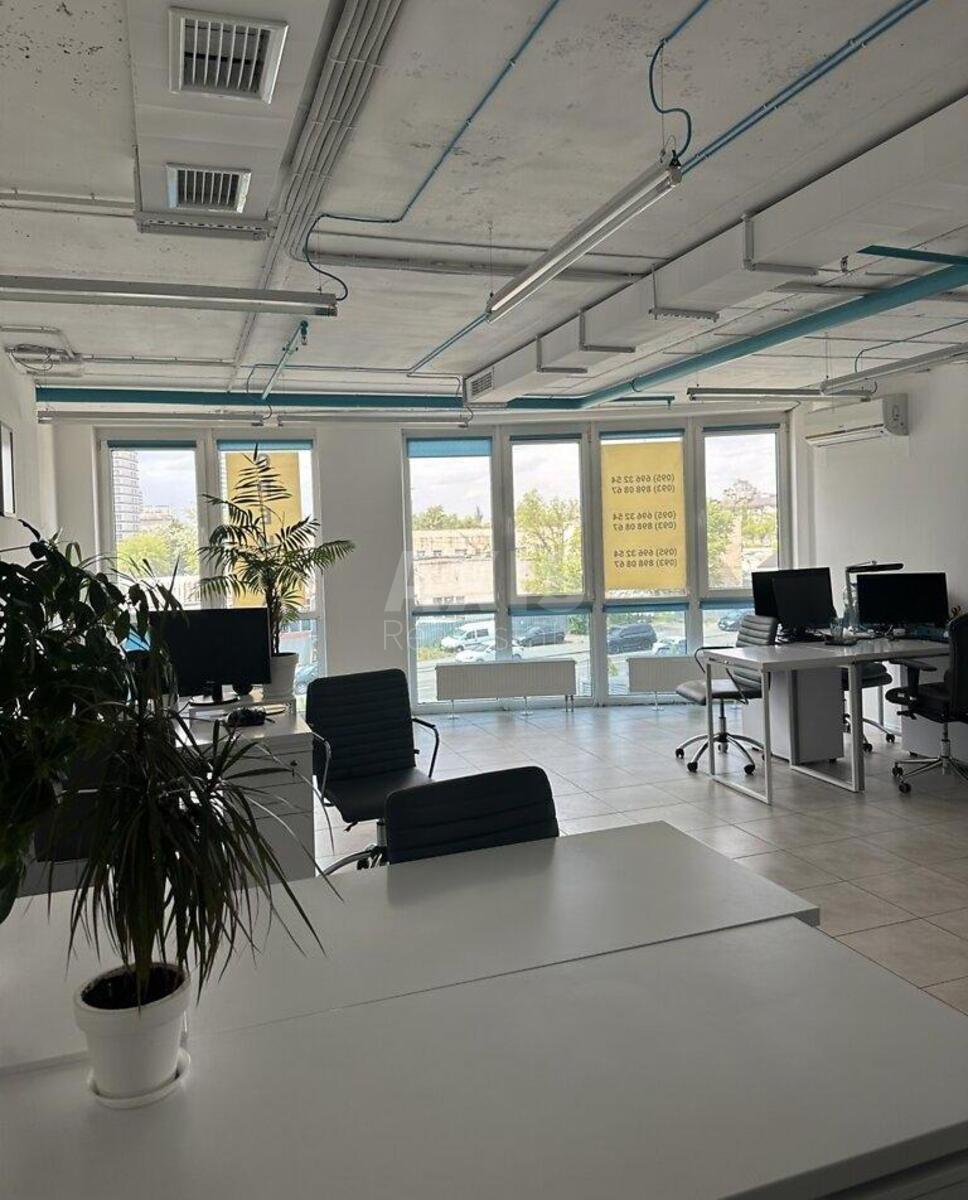 Office pr-t Sobornosti 30А, 102m21