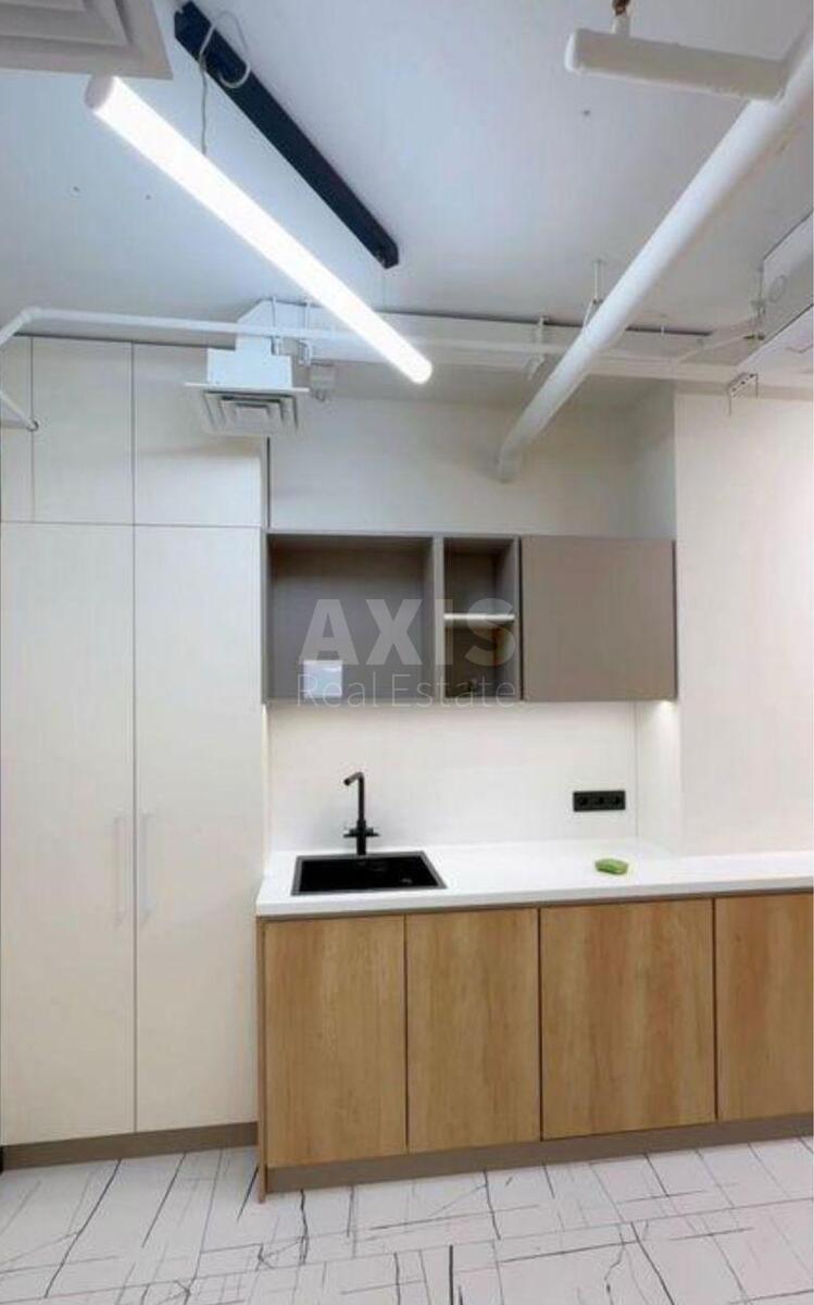 Office nab. Dniprovs'ka 11, 120m24